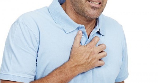Bệnh tim mạch có thể gây ra đau ngực phải ở nam giới?
