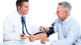 Cách chữa bệnh cao huyết áp ở người già, những điều cần lưu ý