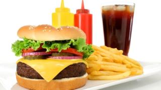Không muốn mắc bệnh mạch vành, hãy hạn chế đồ ăn nhanh